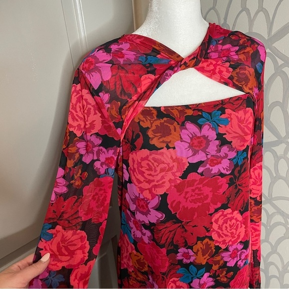 The Get Size L Dress Long Sleeve Roses Black Red Cut Out Sheer Body-con Pencil. - Picture 6 of 9